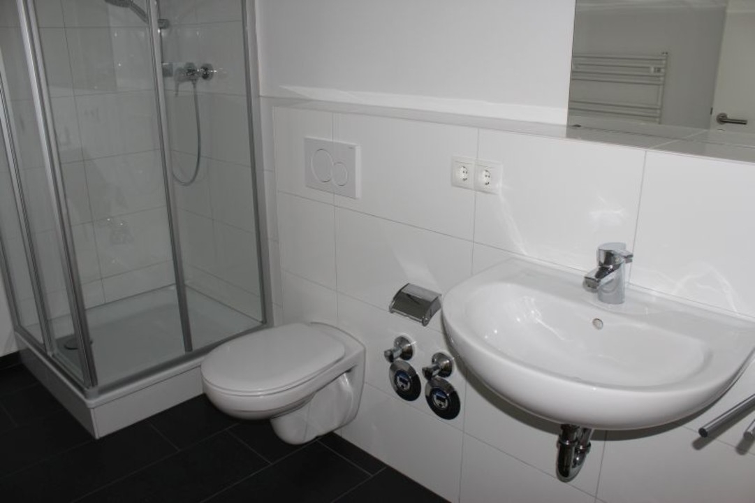Einzigartig! Kernsanierte 4 Zimmer Wohnung mit Dachgarten in fußläufiger Innenstadtlage!